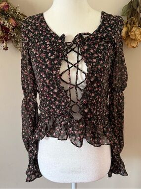 Romantic Fairycore/Whimsigoth Black Floral Crop Top